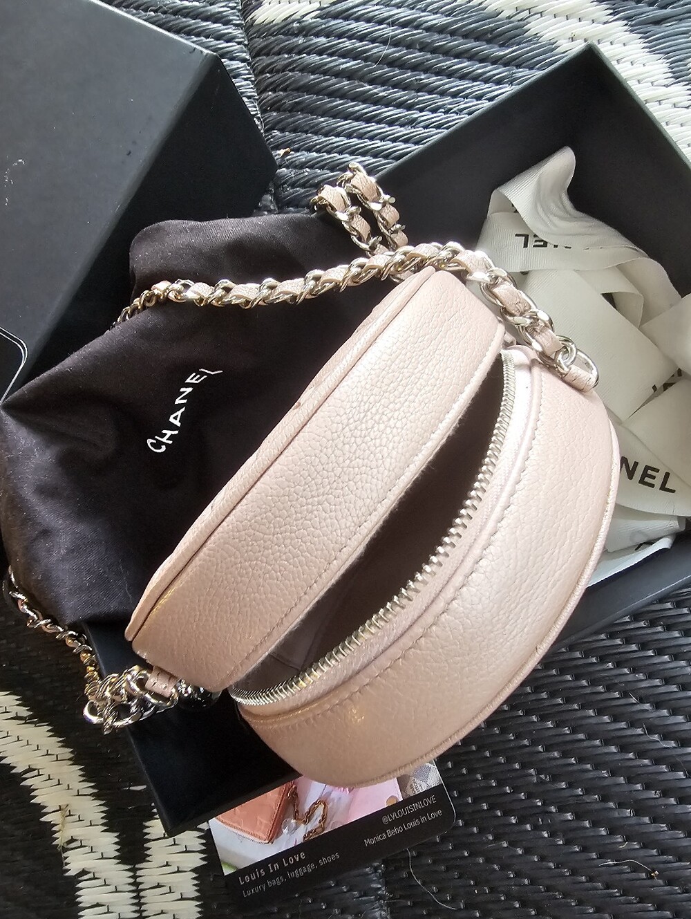 CHANEL Pink Camellia Quilted Round Crossbody - Picture 5 of 12